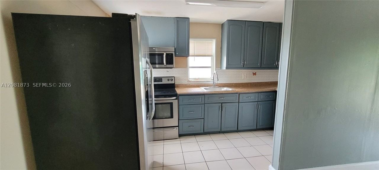 3641 Nw 15th St - Photo 5 of 16
