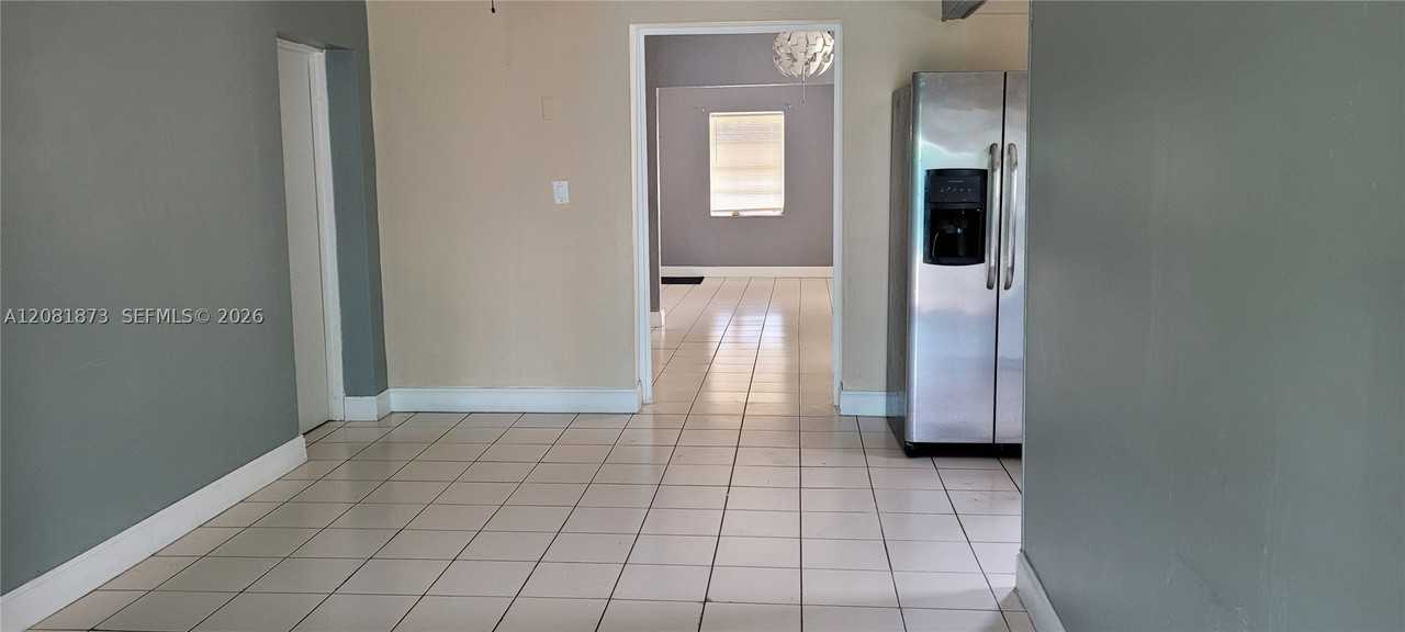 3641 Nw 15th St - Photo 7 of 16