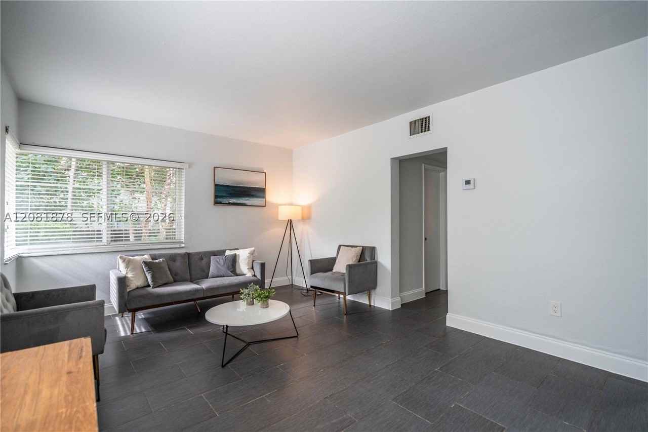 1007 Bay Dr #104 - Photo 4 of 18