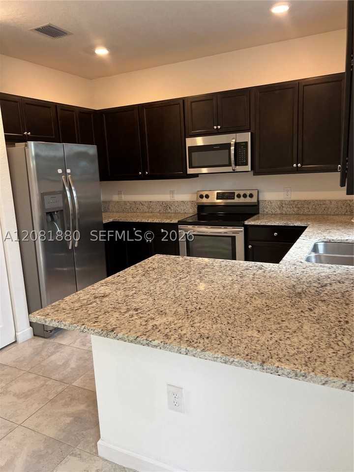 20578 Ne 2nd Ct - Photo 3 of 31