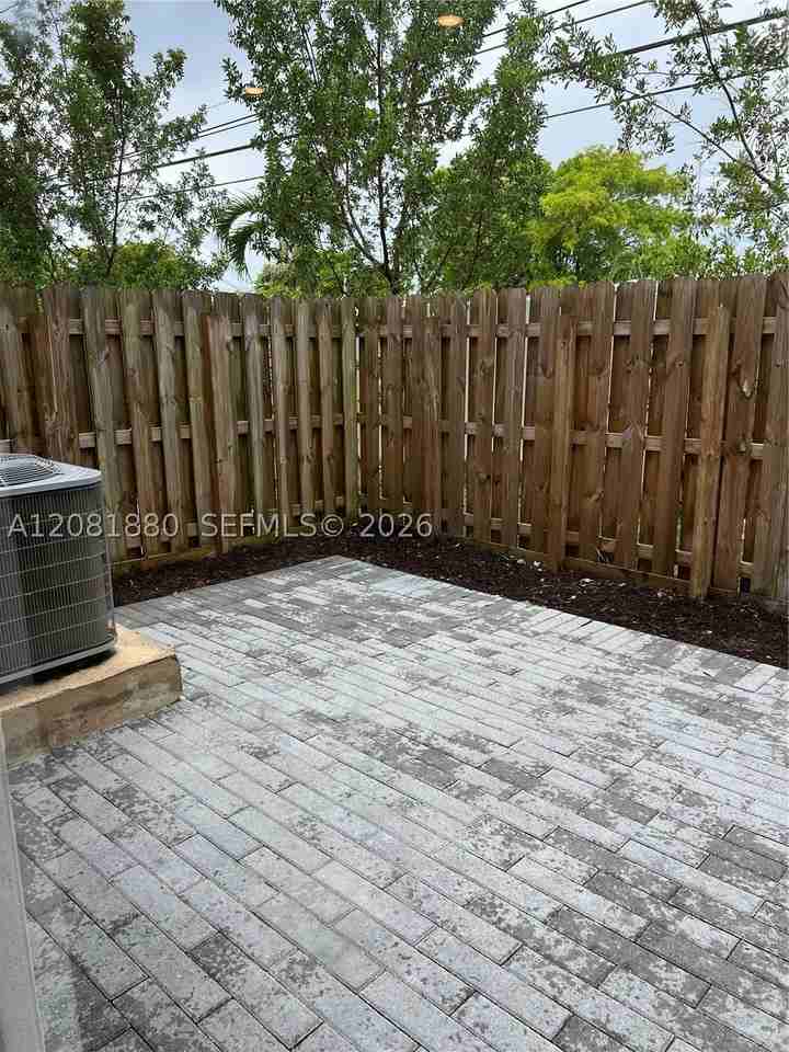 20578 Ne 2nd Ct - Photo 4 of 31