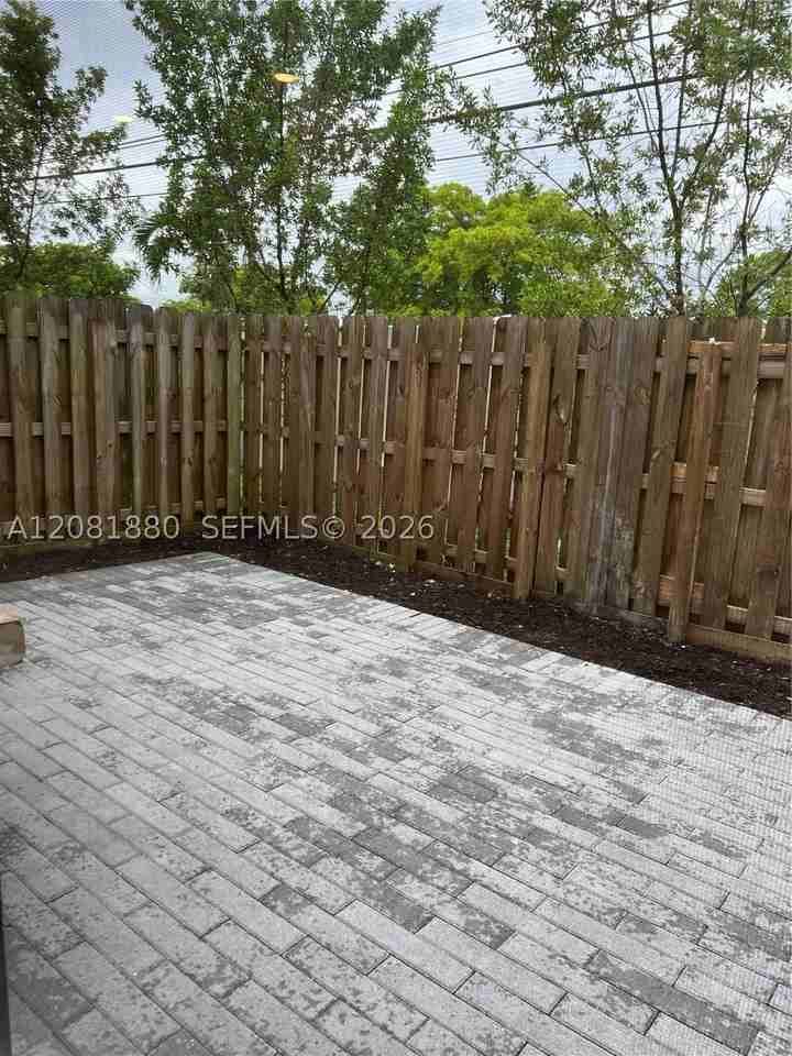 20578 Ne 2nd Ct - Photo 5 of 31