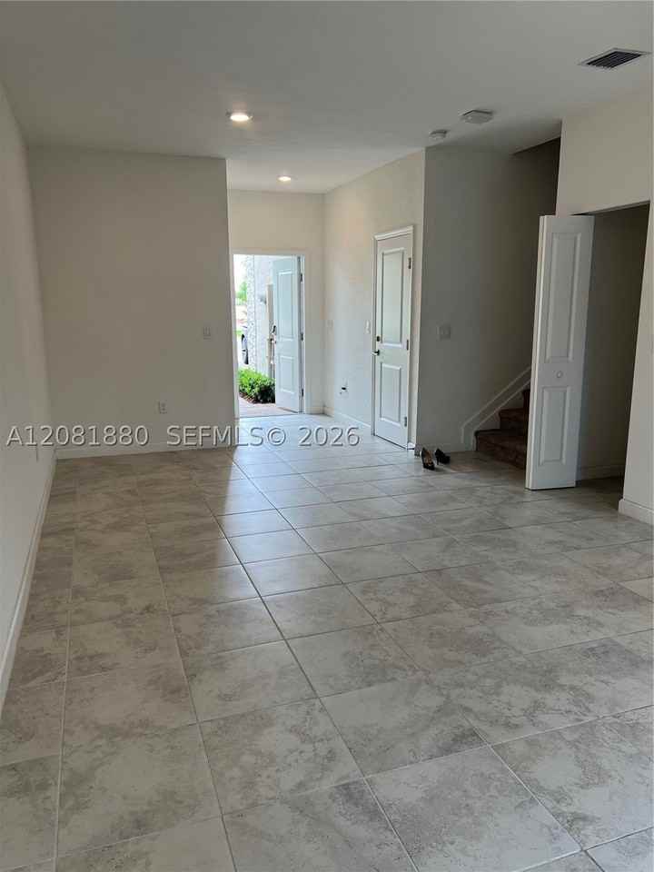 20578 Ne 2nd Ct - Photo 6 of 31