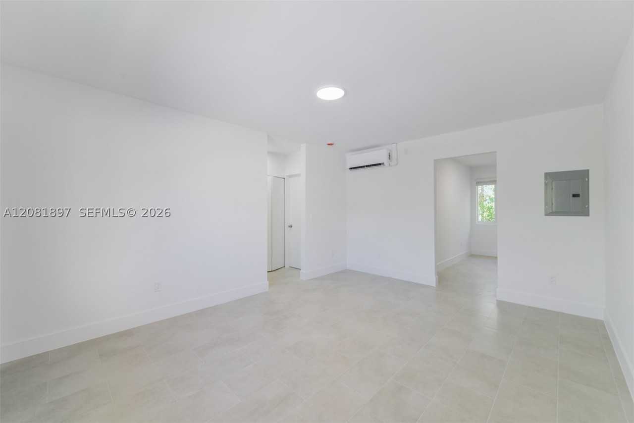 505 Sw 7th Ct #6 - Photo 5 of 20