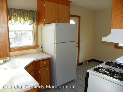 1544 Beech St - Photo 3 of 14