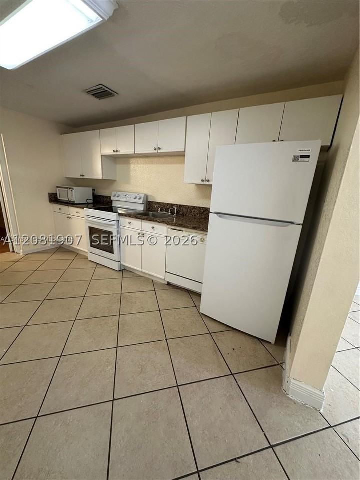 4041 Sw 50th St - Photo 5 of 10
