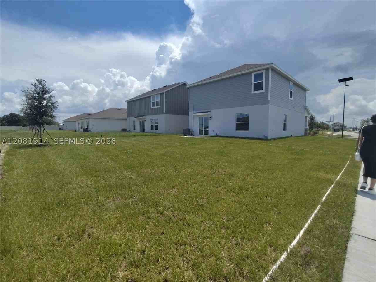 890 Timberland Dr - Photo 2 of 41