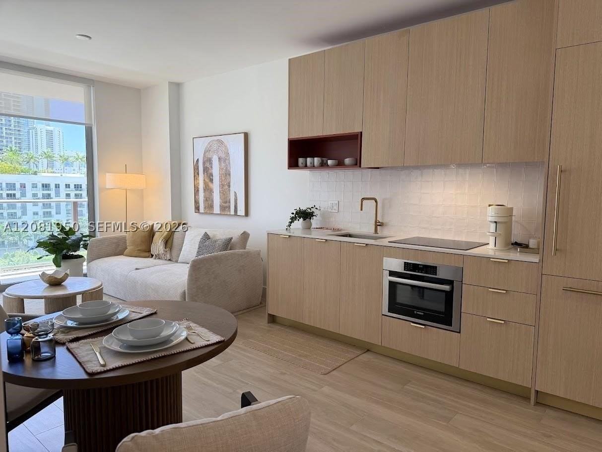 90 Ne 32nd St #803
