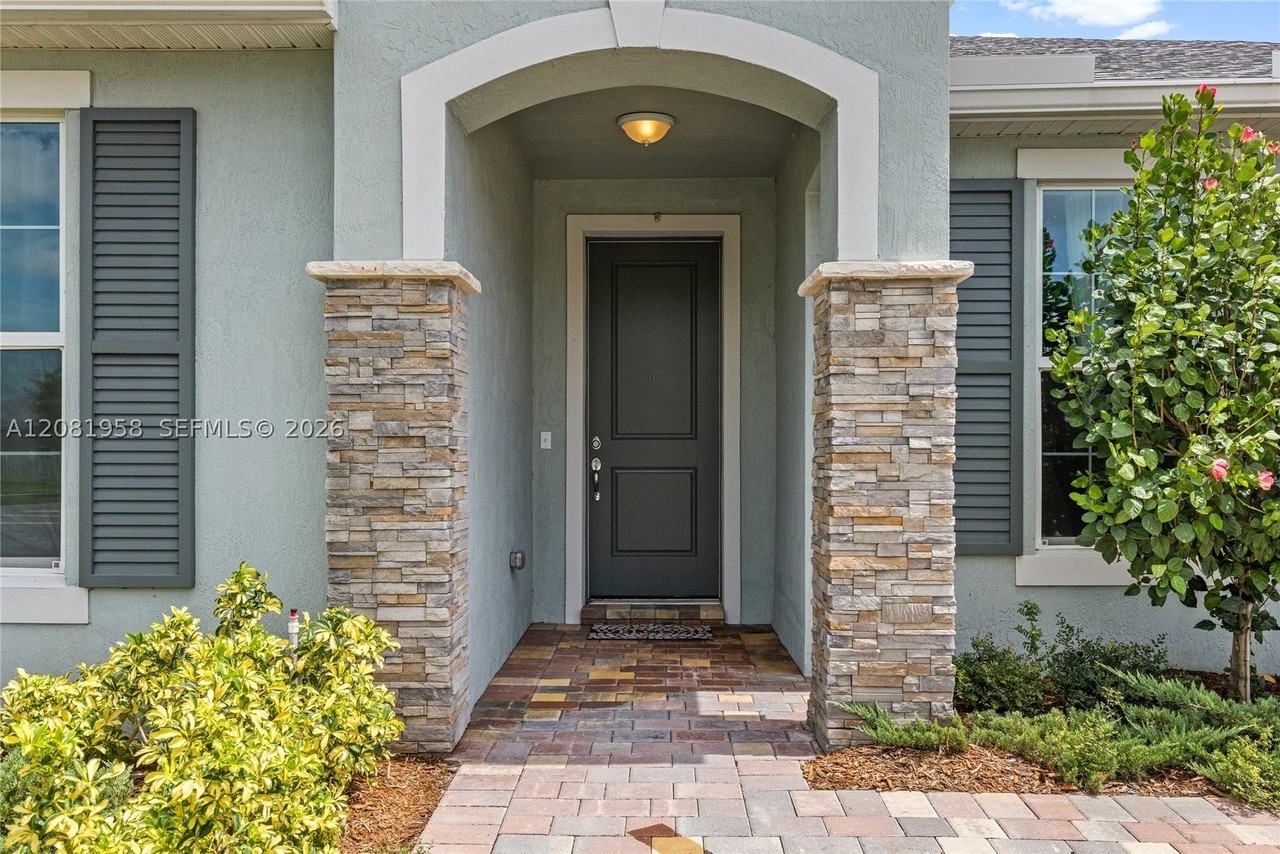 10407 Sw Captiva Dr #0 - Photo 4 of 50
