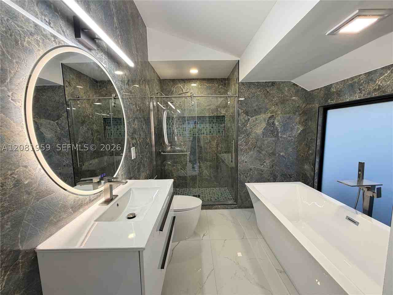 2029 Greenview Cove Dr #2029 - Photo 3 of 21