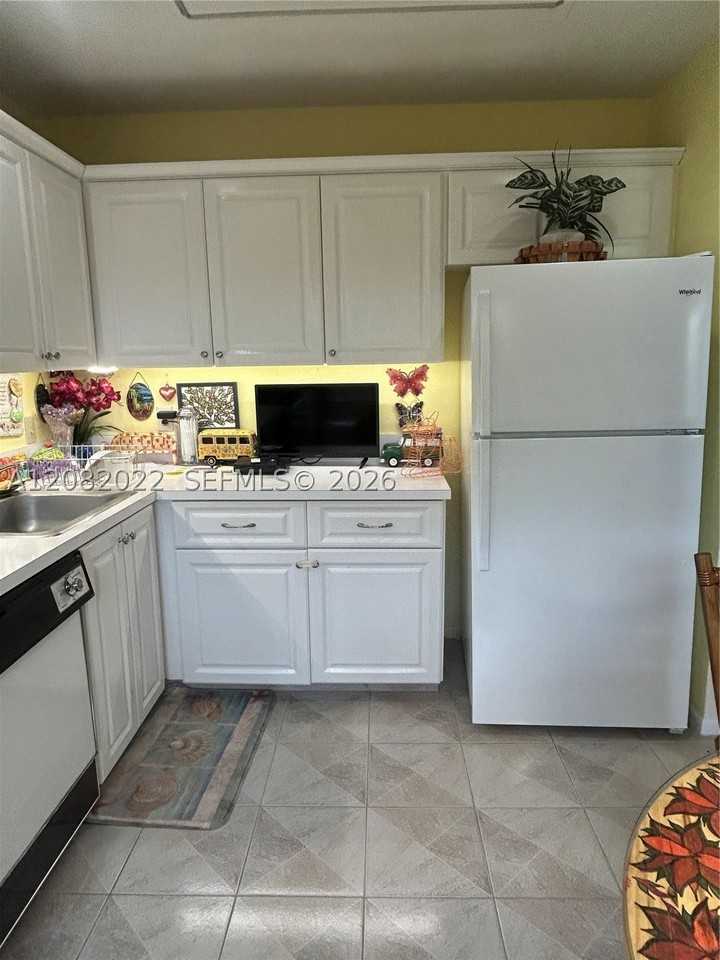 9205 Pecky Cypress Ln #8F - Photo 4 of 19