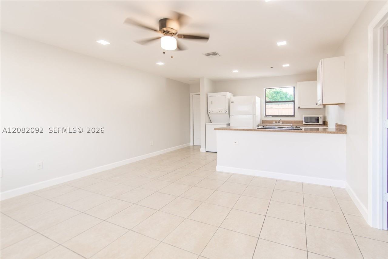 1804 My Pl - Photo 2 of 14