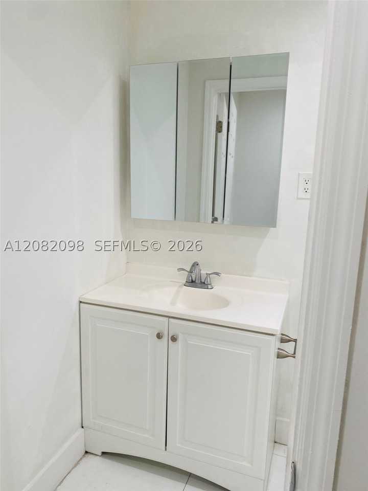 3335 Sw 26th St #3335 - Photo 4 of 22