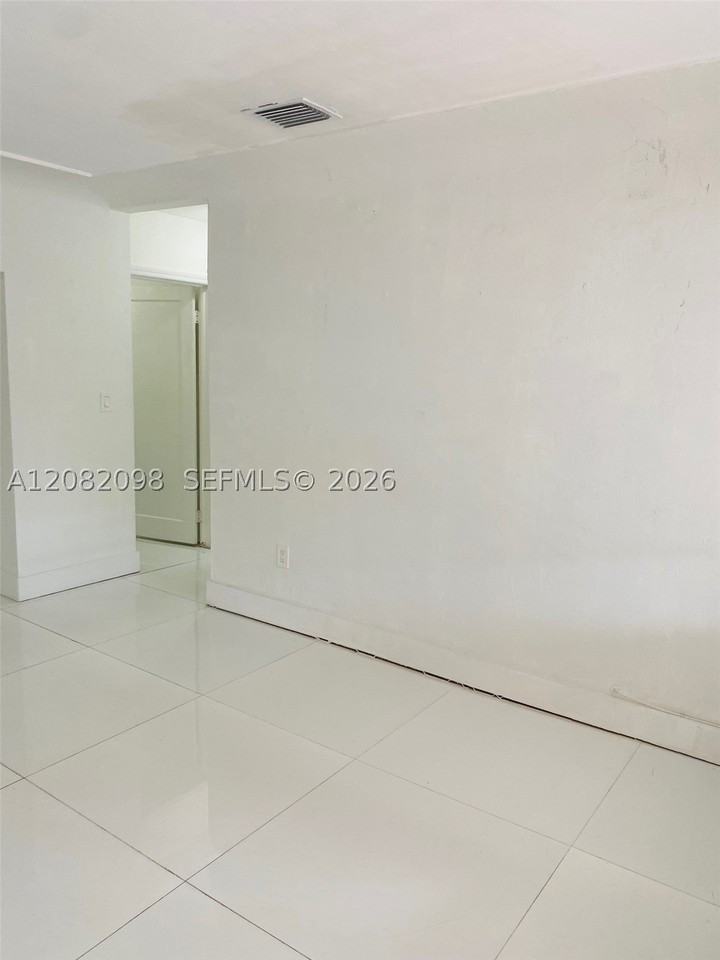 3335 Sw 26th St #3335 - Photo 6 of 22