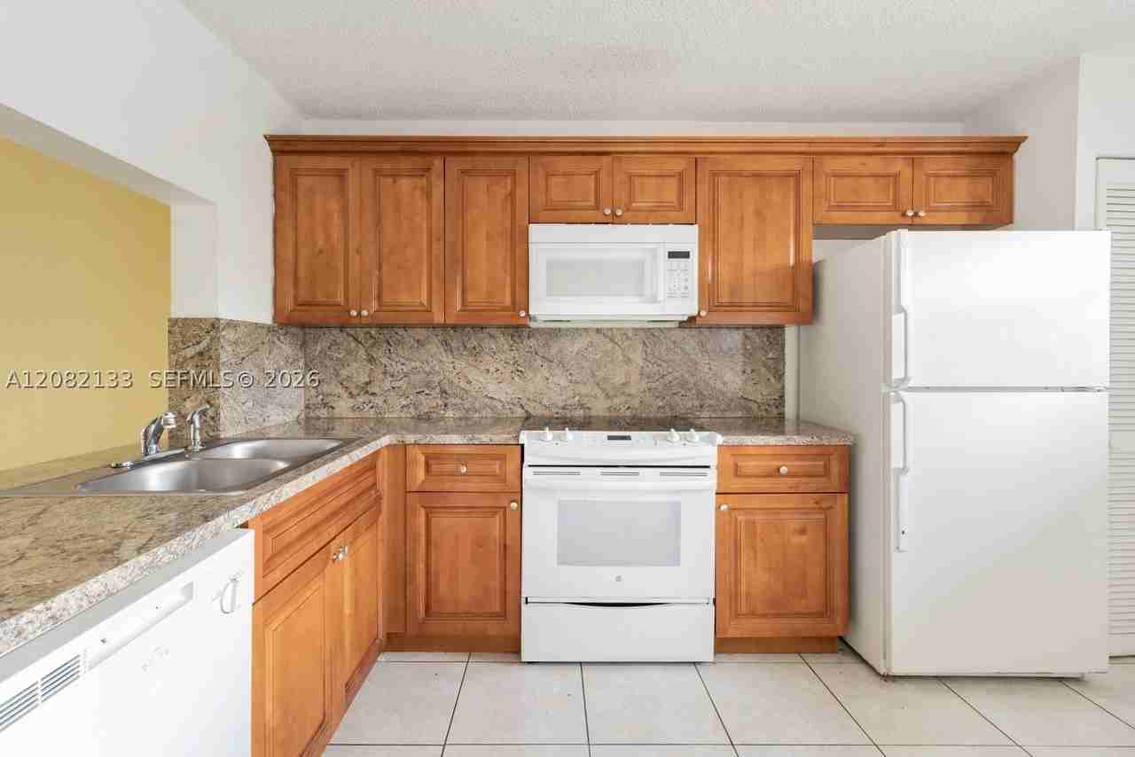 9022 Nw 28th Dr #2-212 - Photo 7 of 24
