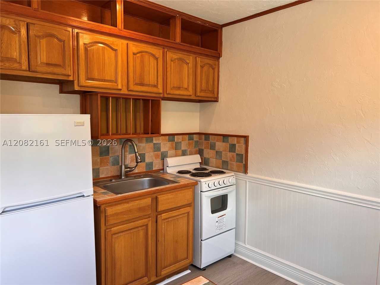 223 S J St #2 - Photo 5 of 10