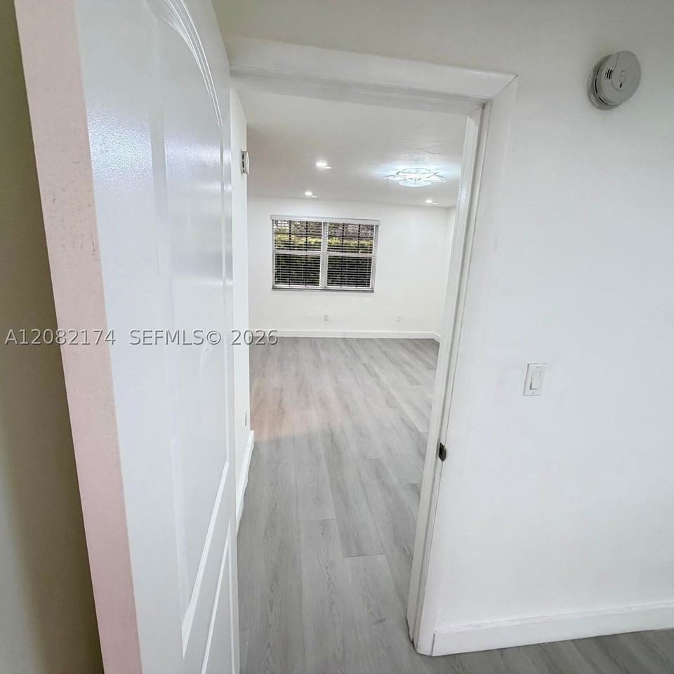 2015 Sw 27th Ave #2 - Photo 3 of 31
