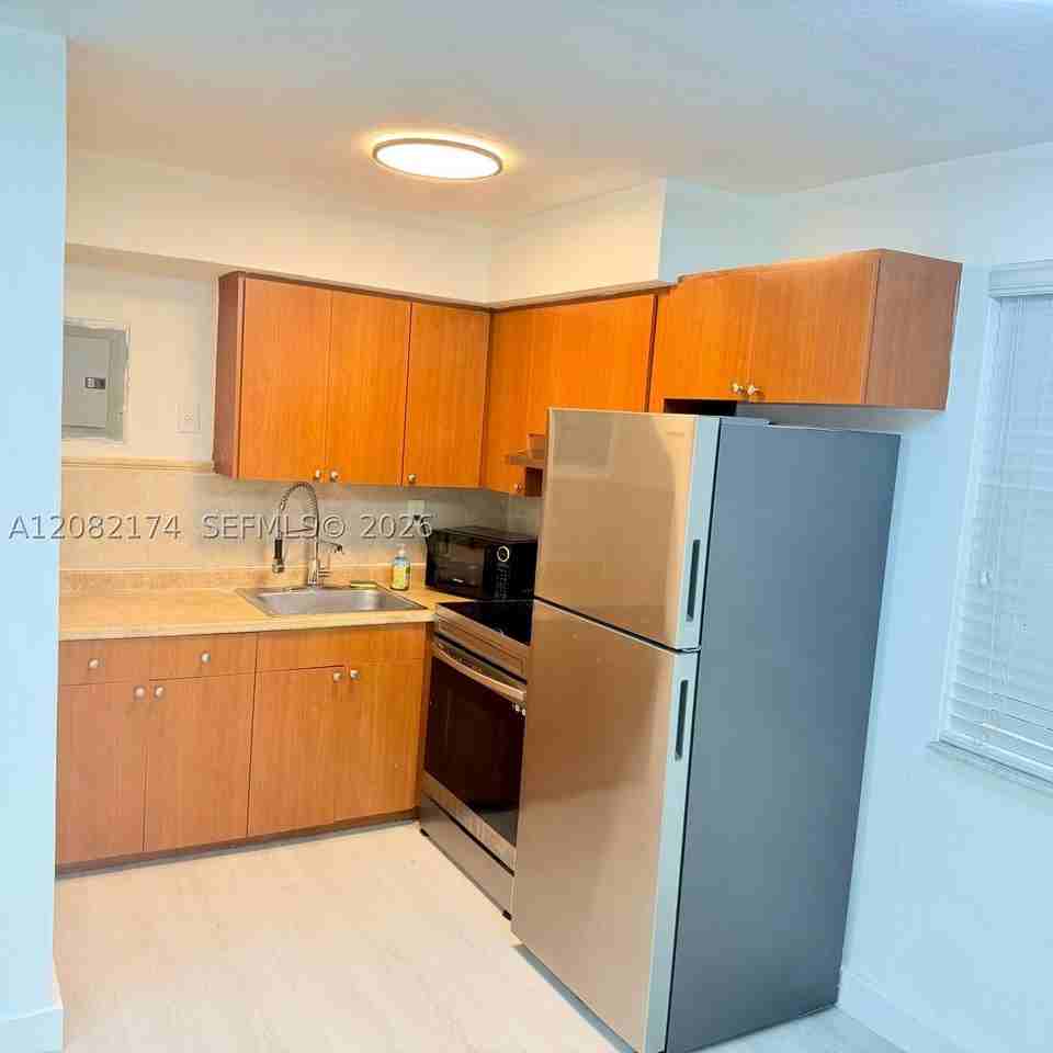 2015 Sw 27th Ave #2 - Photo 5 of 31
