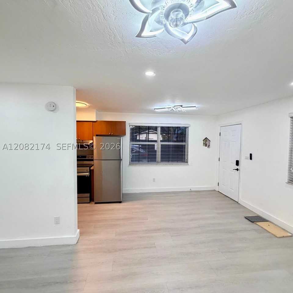 2015 Sw 27th Ave #2 - Photo 6 of 31