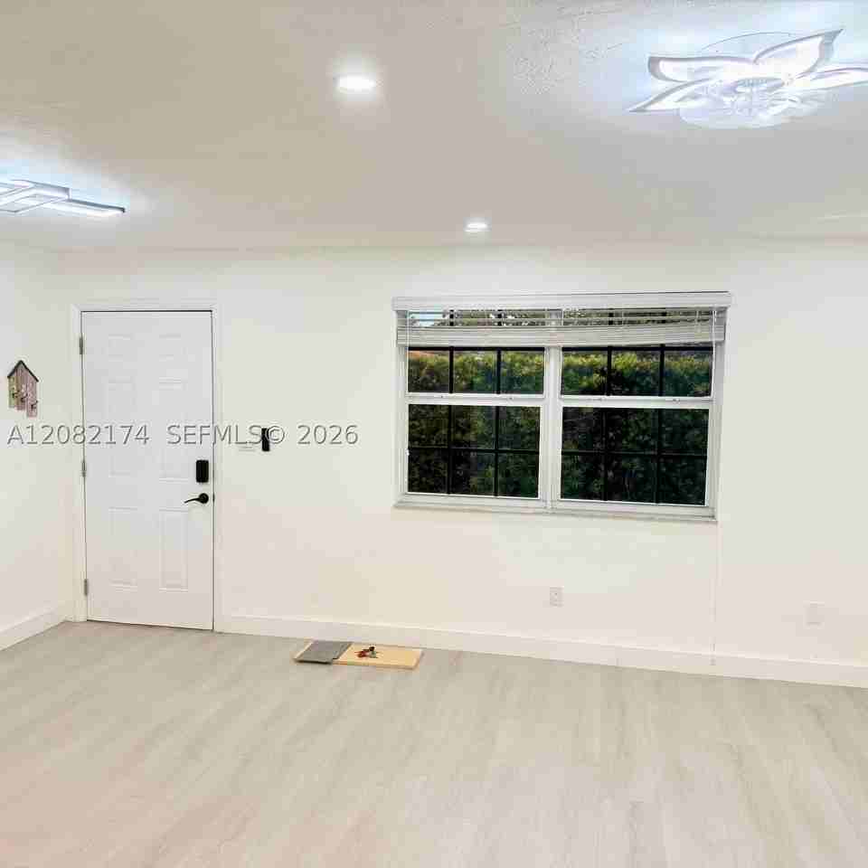 2015 Sw 27th Ave #2 - Photo 7 of 31