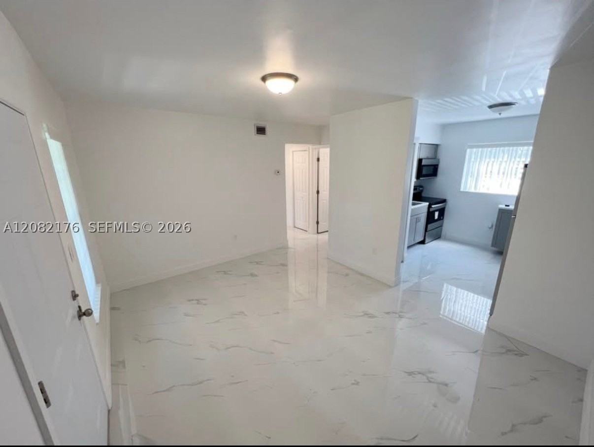752 Nw 4th St #5 - Photo 2 of 16
