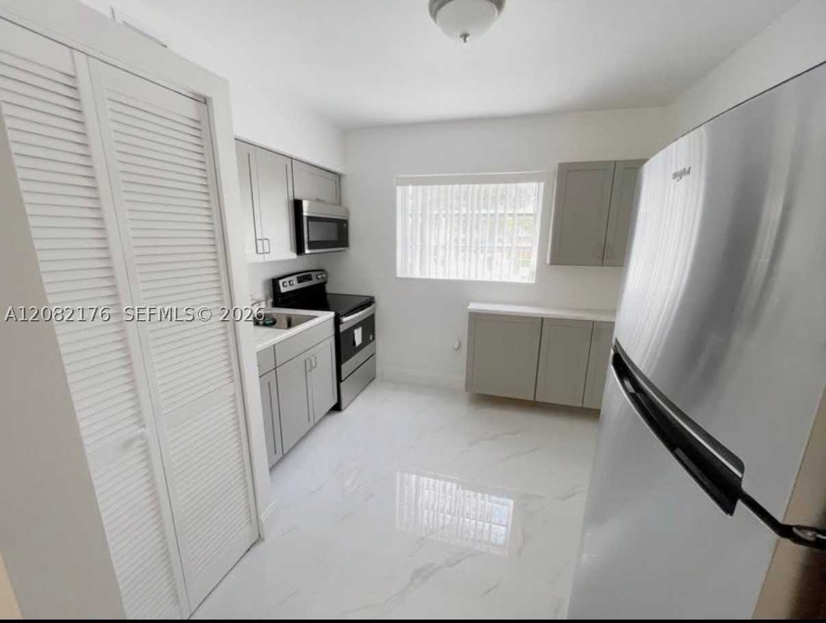 752 Nw 4th St #5 - Photo 4 of 16
