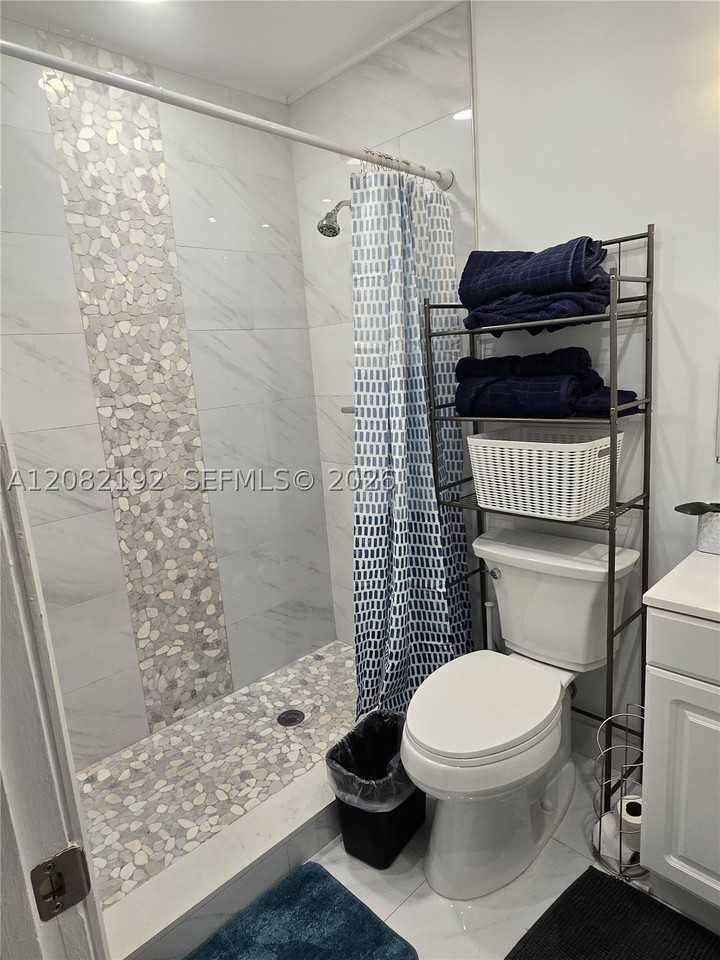 5600 Nw 76th Pl #B - Photo 2 of 6