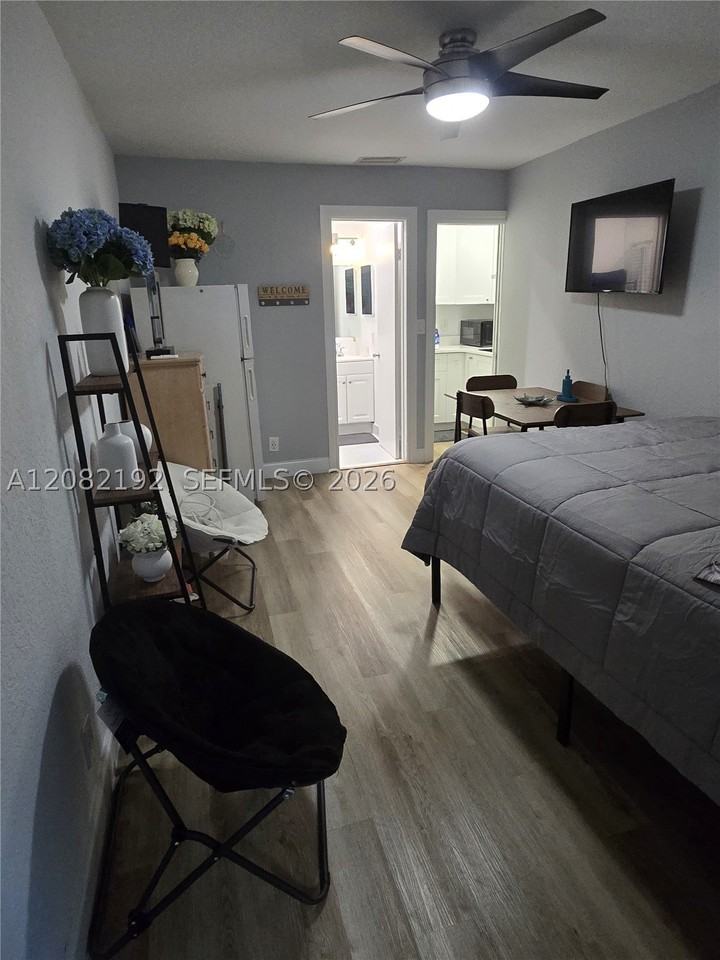 5600 Nw 76th Pl #B - Photo 4 of 6
