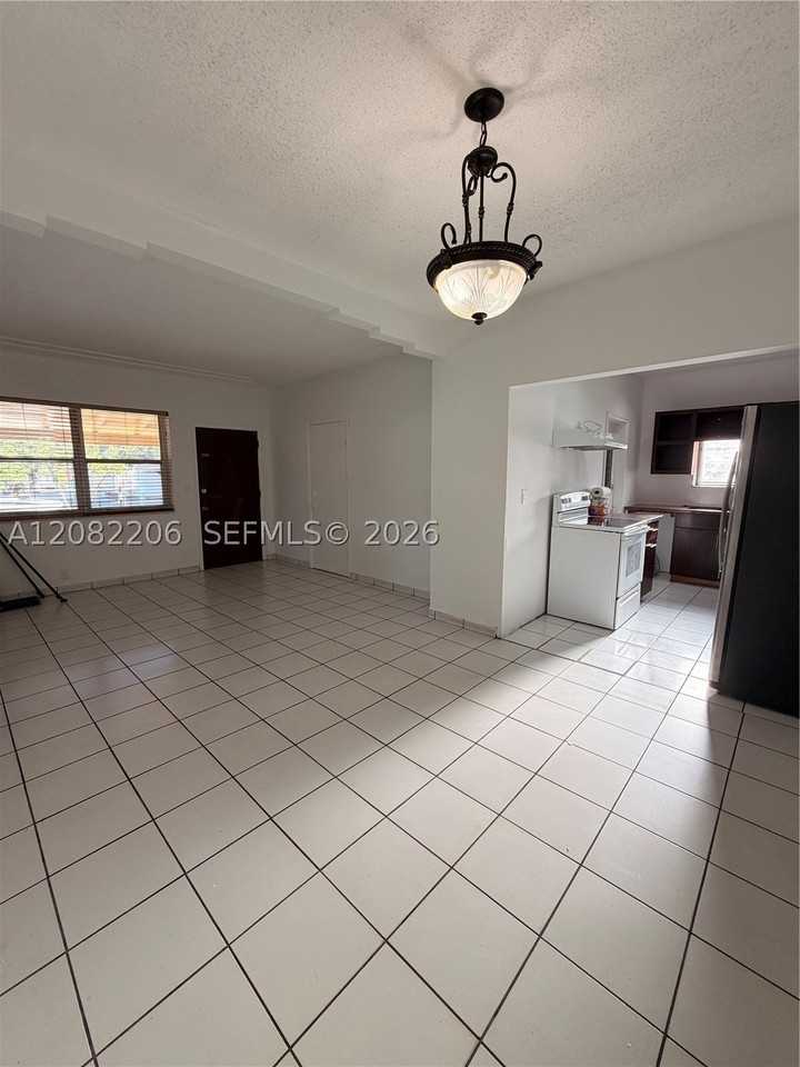 2395 Sw 2nd St #2395 - Photo 3 of 9