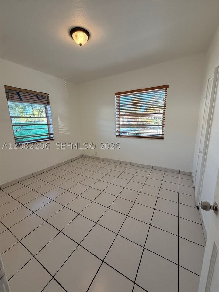 2395 Sw 2nd St #2395 - Photo 7 of 9
