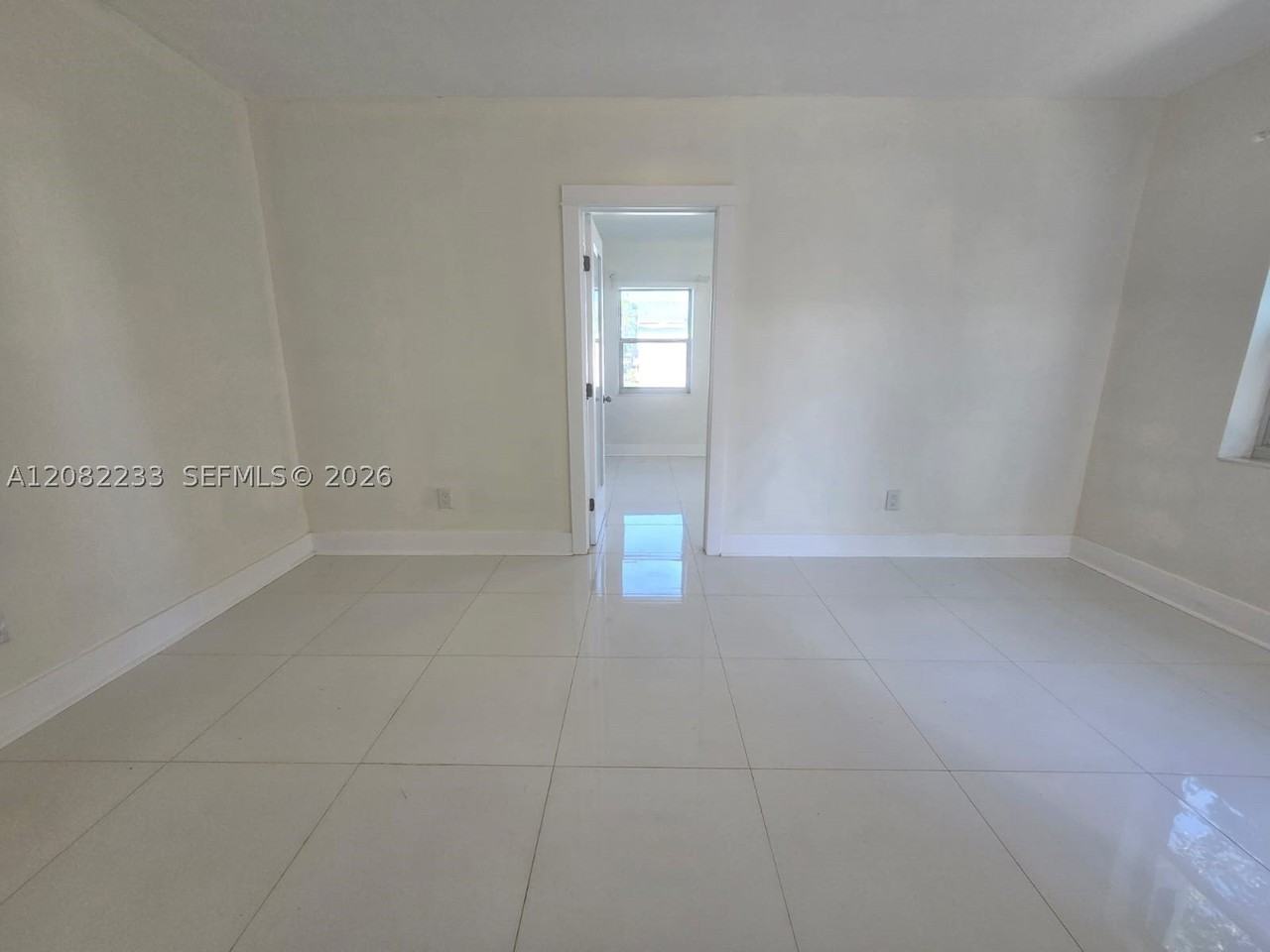 1945 Ne 171st St #1 - Photo 5 of 8
