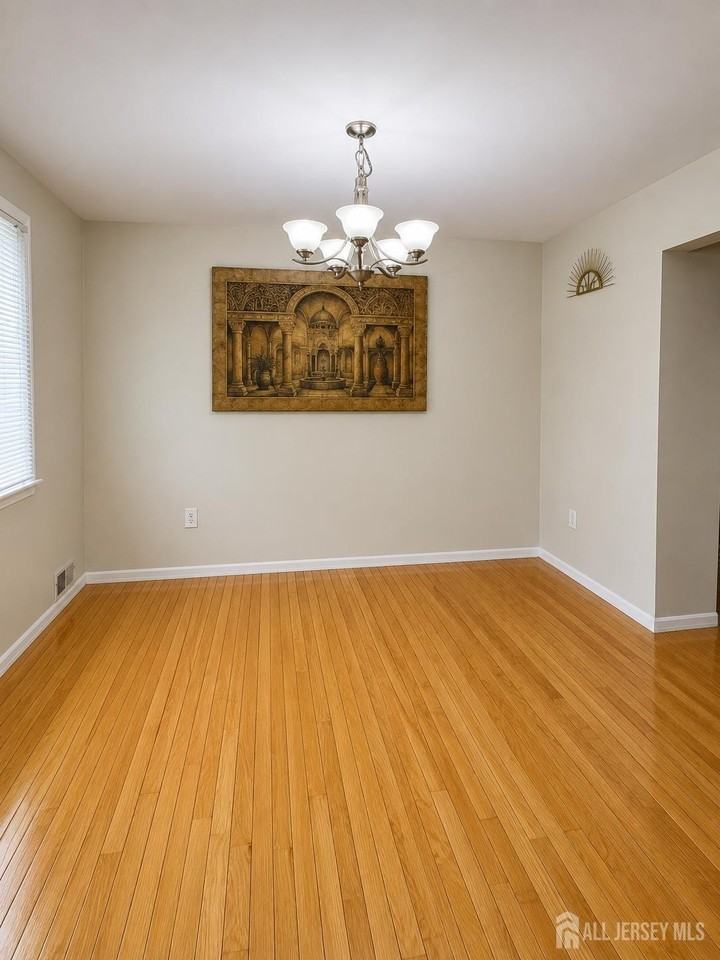 410 Johnstone St - Photo 6 of 12