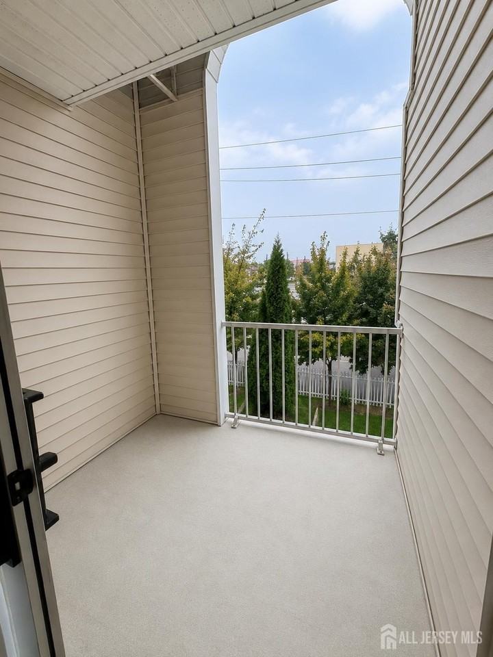 410 Johnstone St - Photo 7 of 12