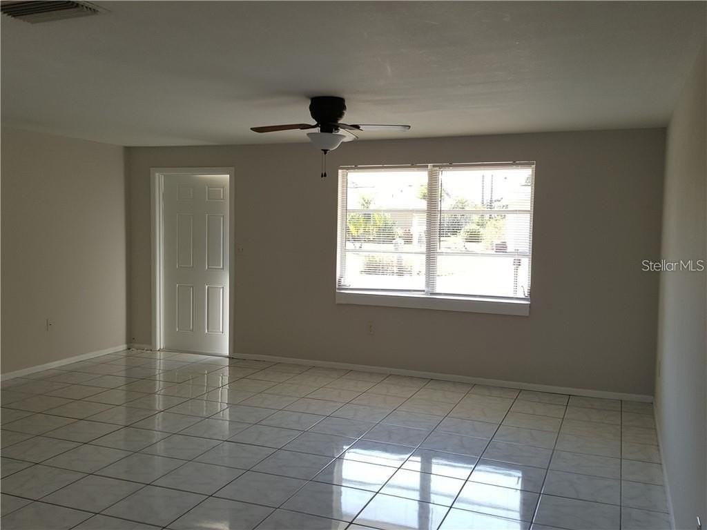 262 Manor Rd - Photo 3 of 18