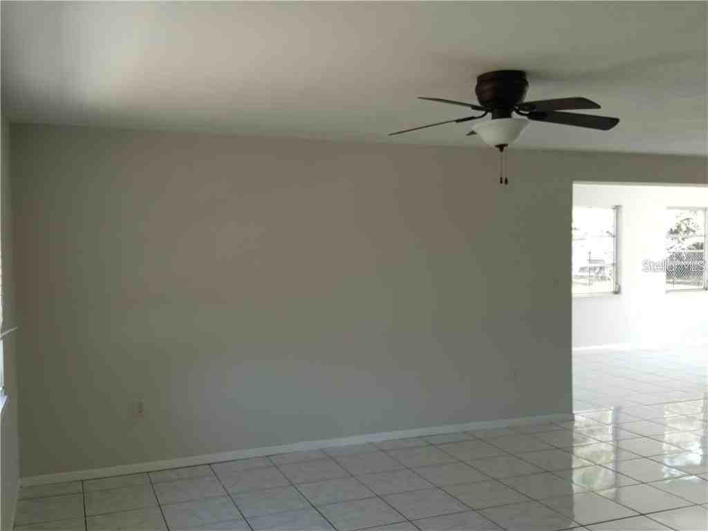 262 Manor Rd - Photo 5 of 18
