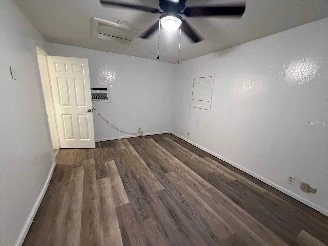 410 W Howry Ave #D - Photo 2 of 7