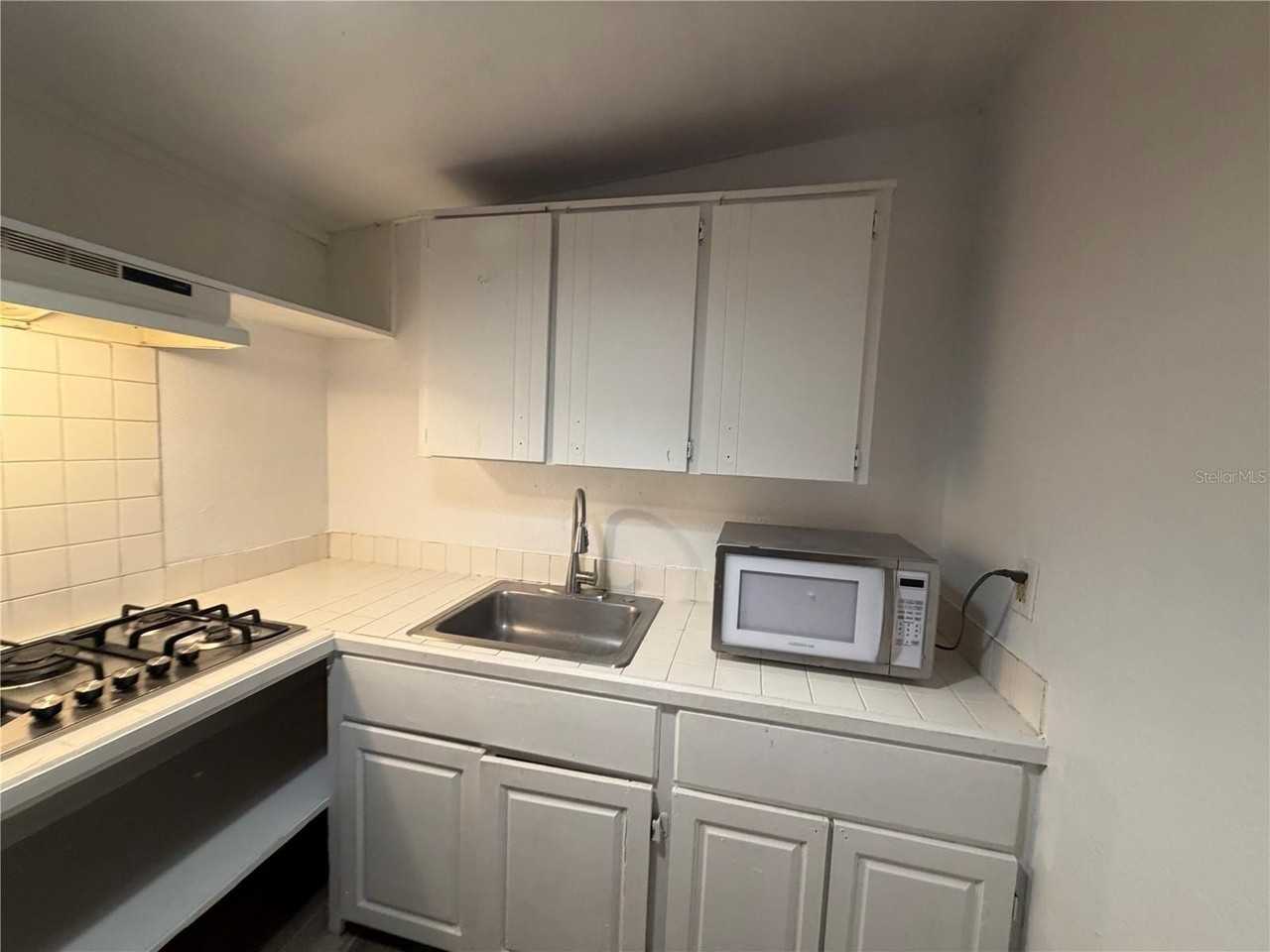 410 W Howry Ave #D - Photo 5 of 7
