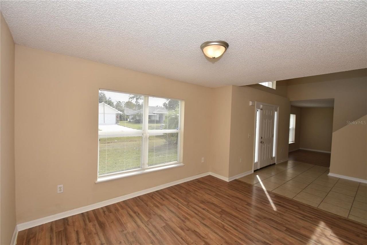 27 Riverdale Ln - Photo 4 of 33