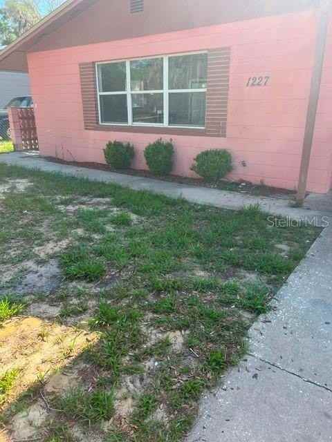 1227 Se 19th Ter - Photo 2 of 13
