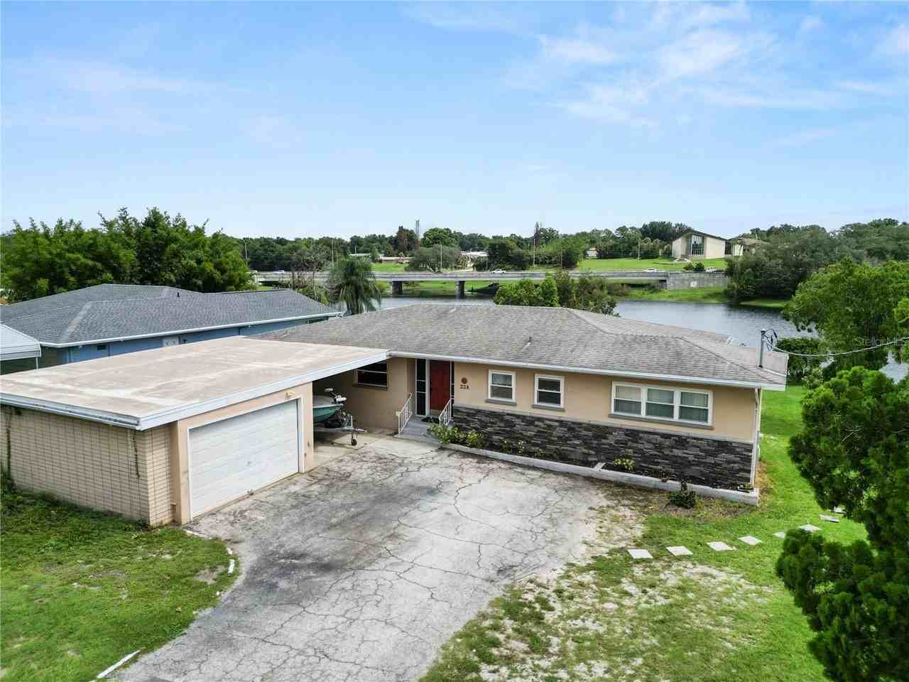 228 W Lake Ina Dr - Photo 2 of 50