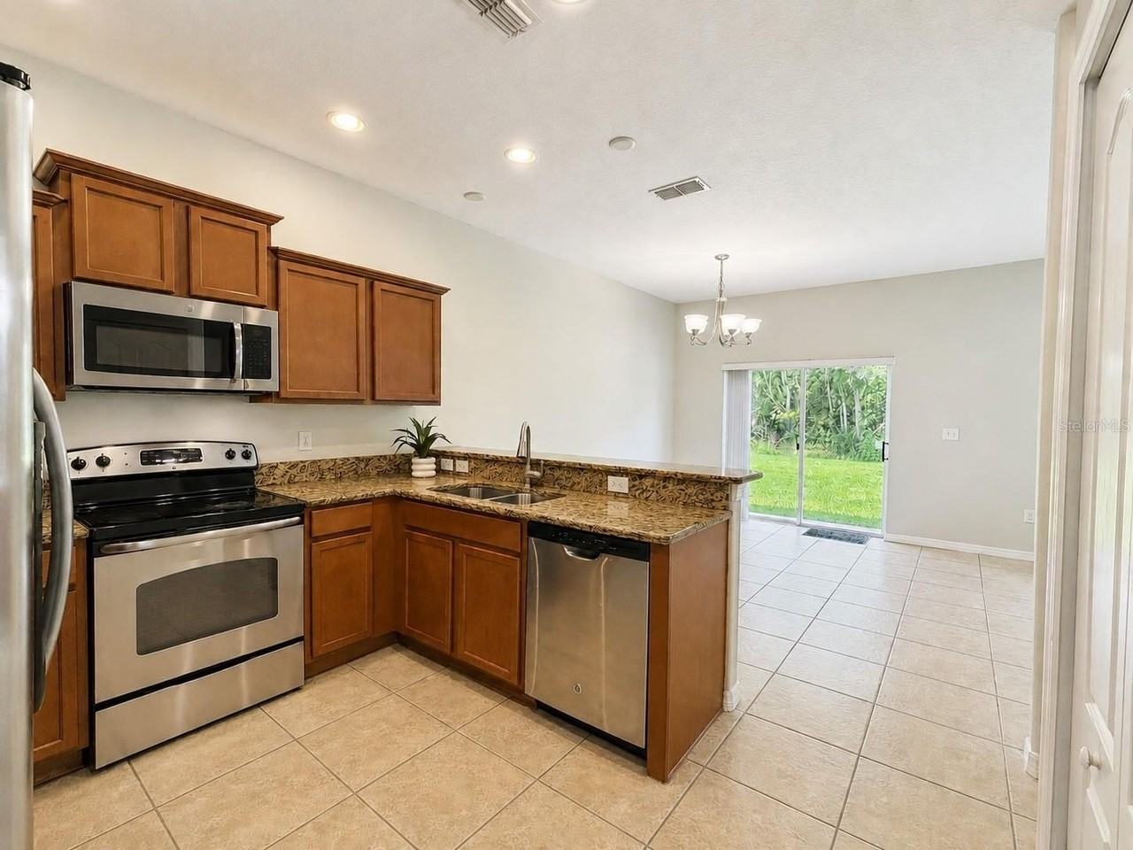 11155 Savannah Landing Cir - Photo 7 of 42