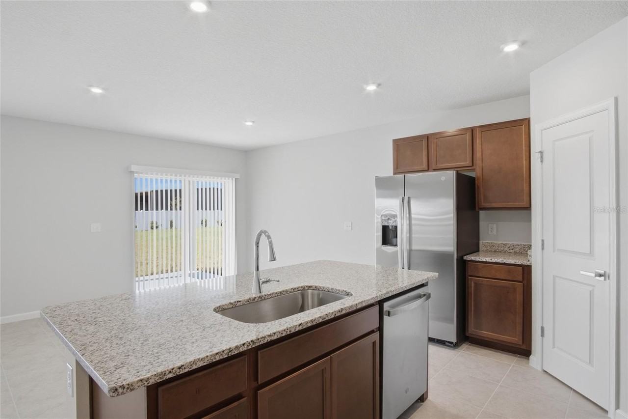 724 Cantaberry Dr - Photo 5 of 30