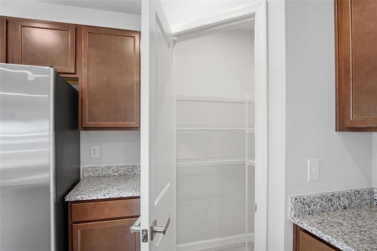 724 Cantaberry Dr - Photo 6 of 30