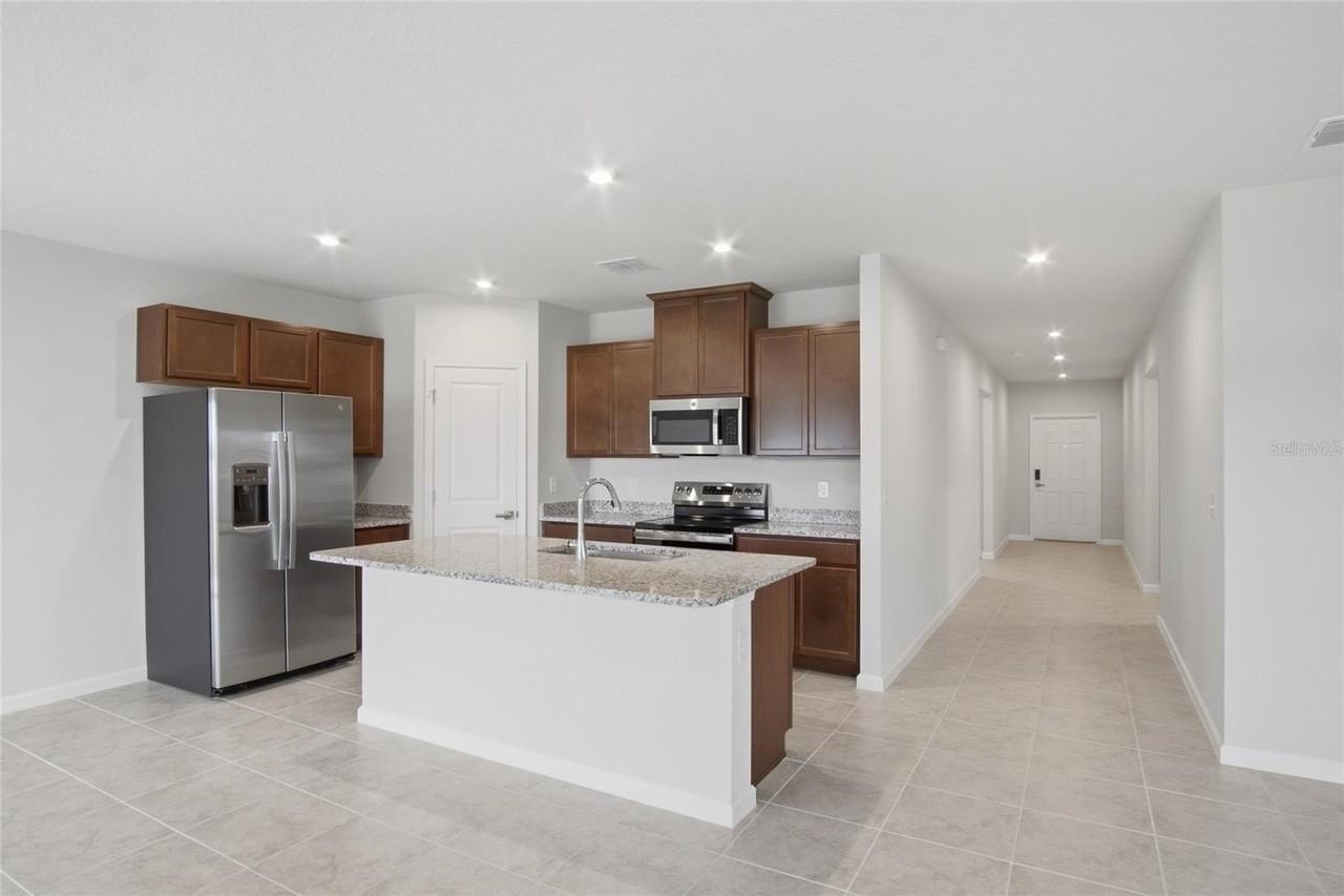 724 Cantaberry Dr - Photo 7 of 30