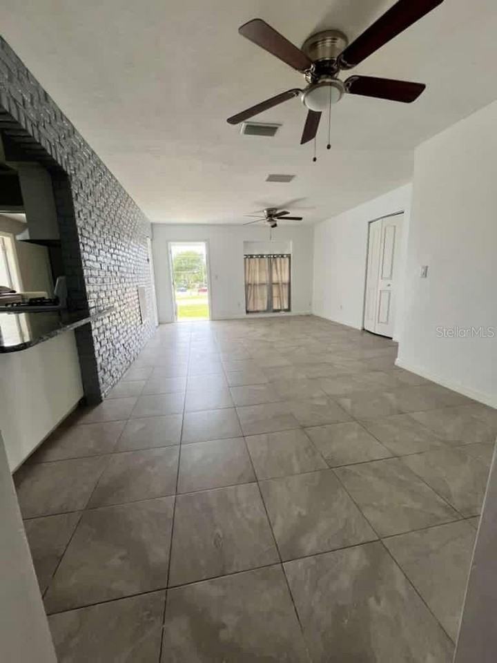 2302 E Dana Dr - Photo 3 of 11
