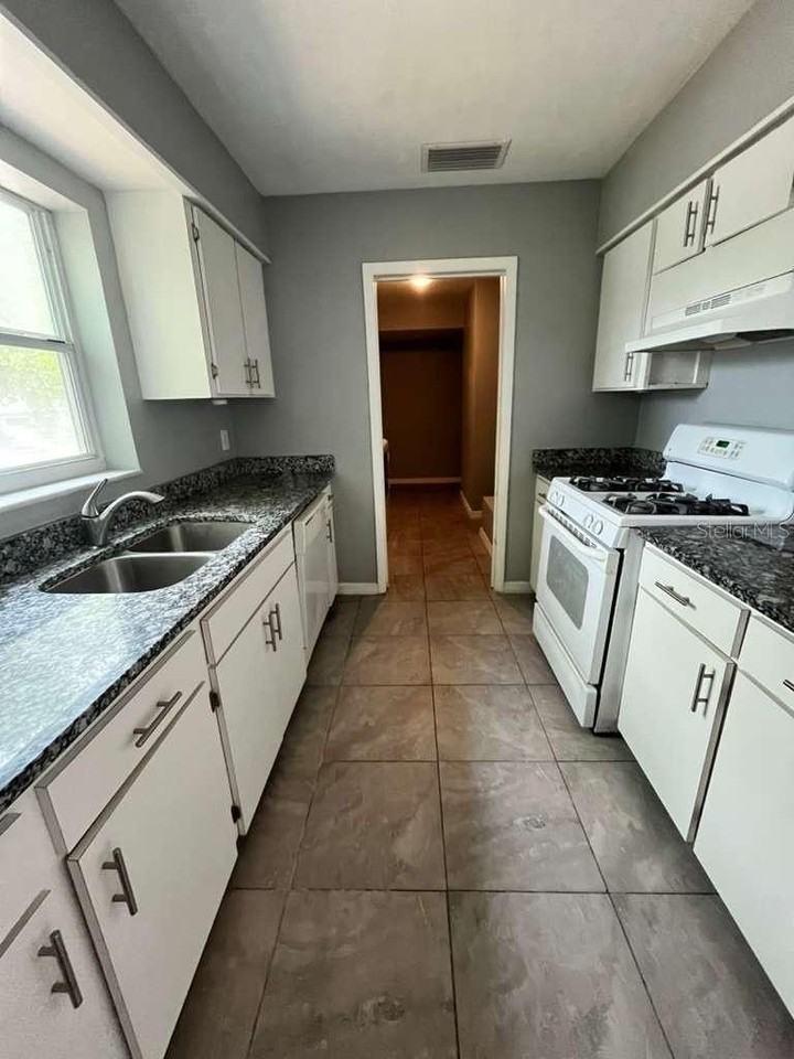 2302 E Dana Dr - Photo 5 of 11