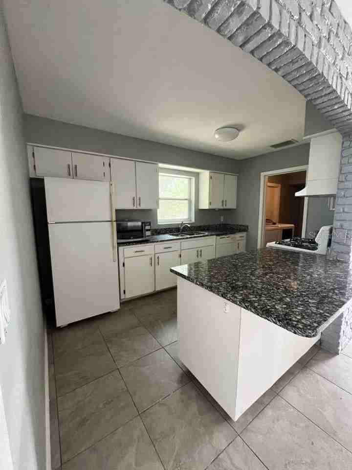 2302 E Dana Dr - Photo 6 of 11