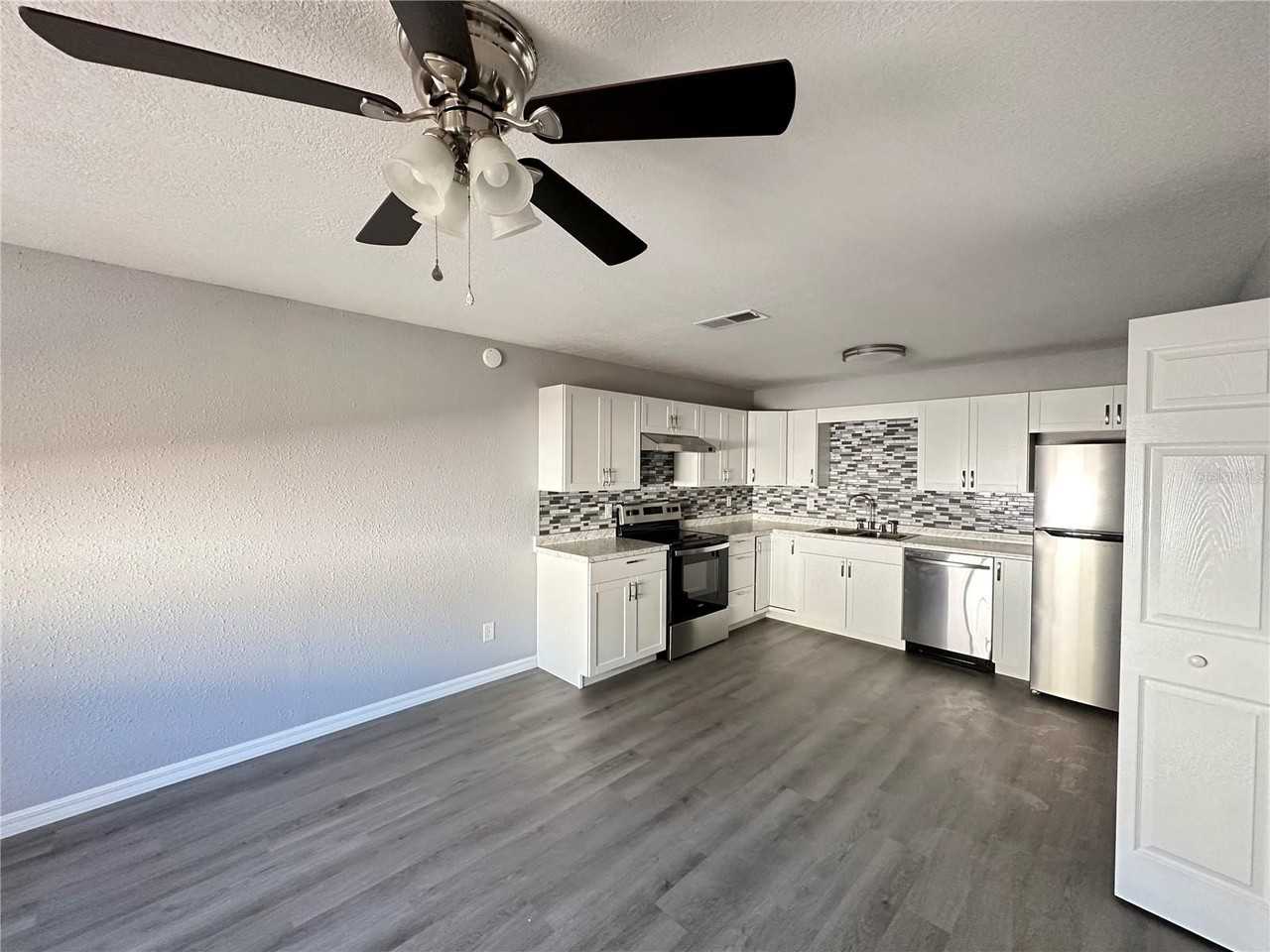 3761 Ne 40th Pl #D - Photo 2 of 6