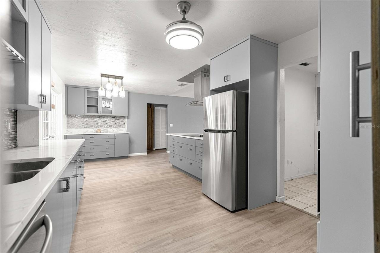 4951 Se 35th Ave - Photo 6 of 14