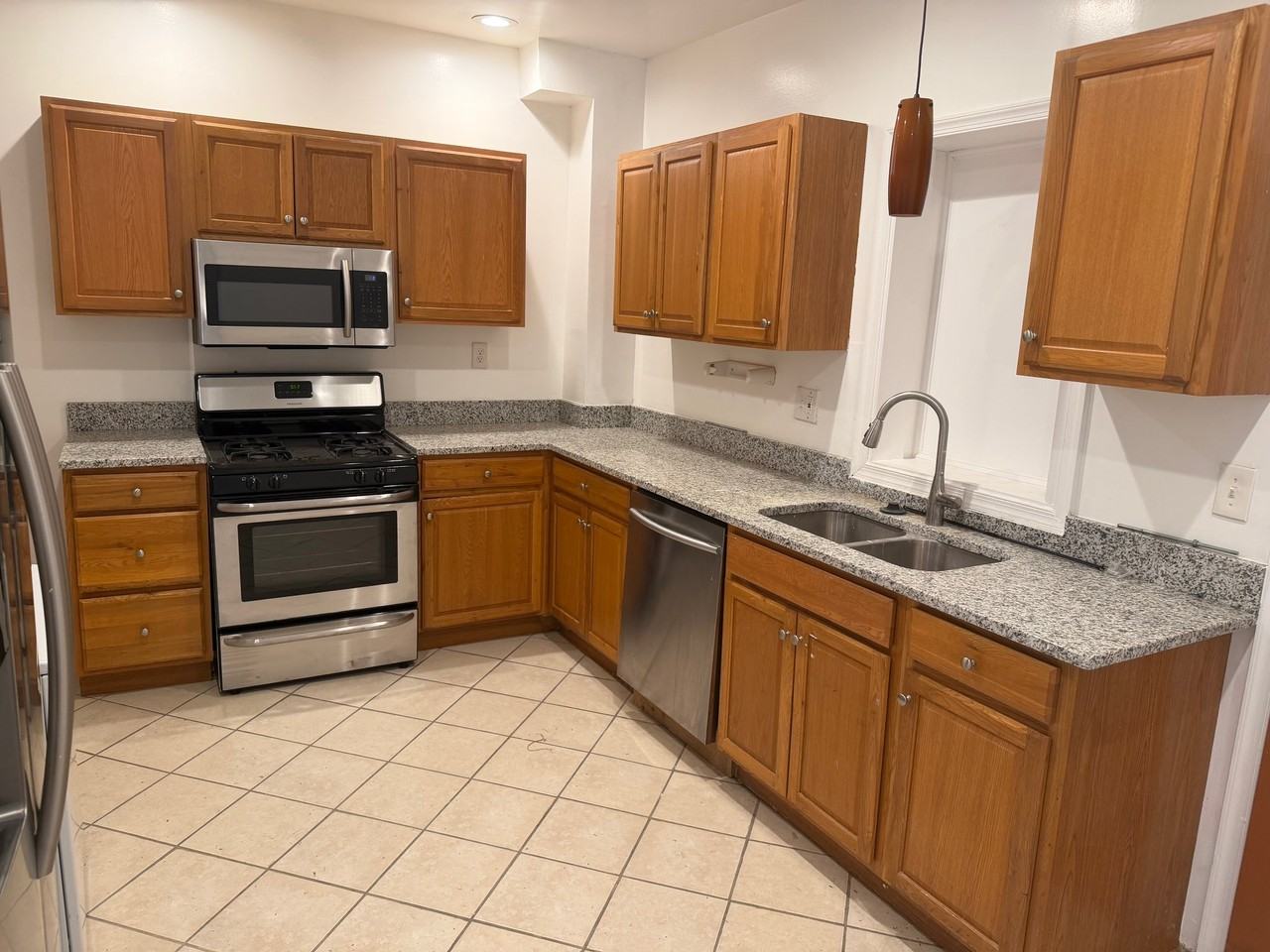 1249 Morse St Ne - Photo 4 of 21